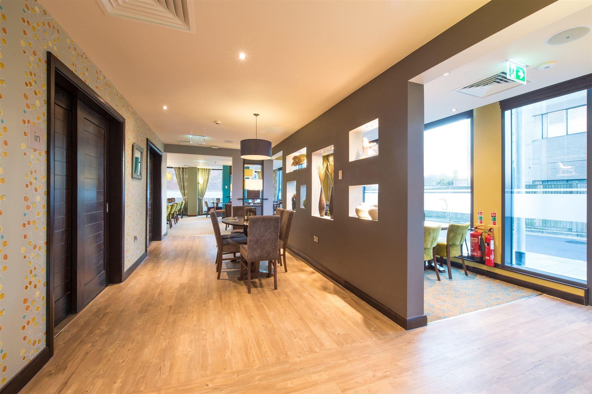 Premier Inn Maidenhead Town Centre ภายนอก รูปภาพ