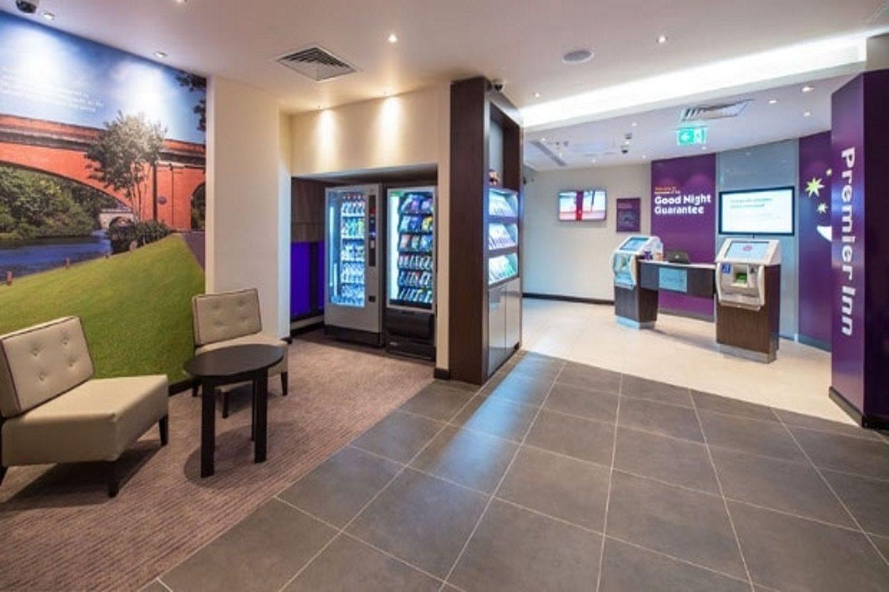 Premier Inn Maidenhead Town Centre ภายนอก รูปภาพ
